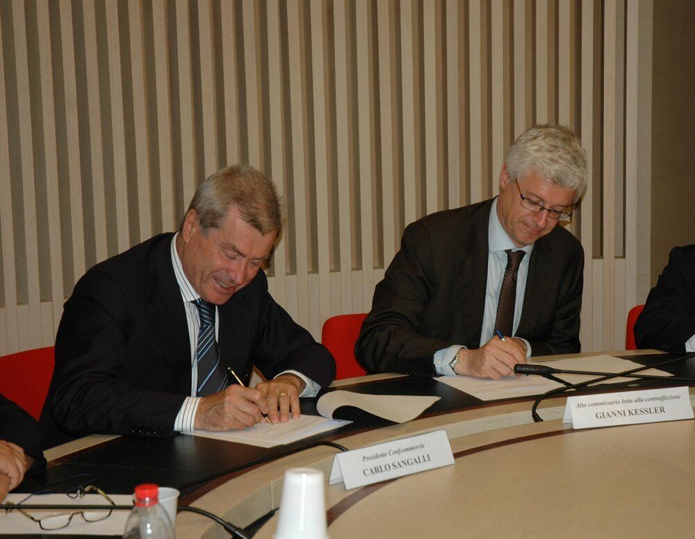 Contraffazione: Confcommercio firma Protocollo d'intesa 