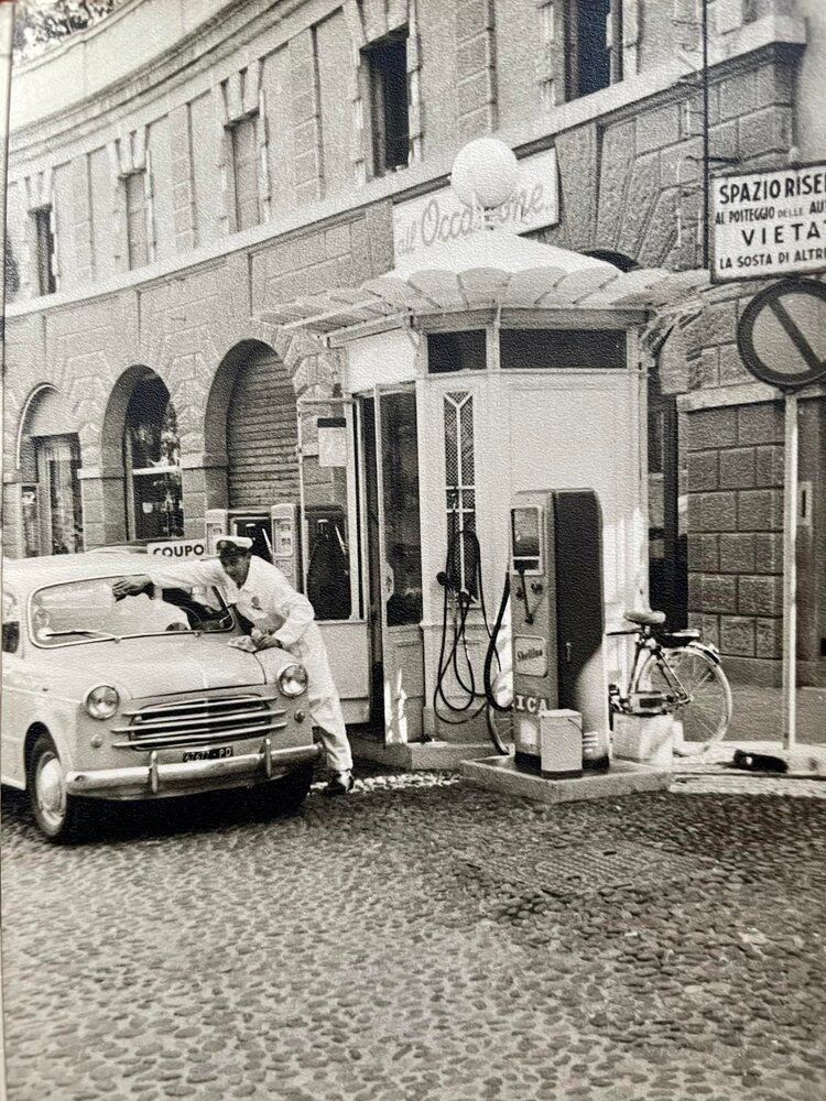 Pompa di benzina in Piazza Eremitani a Padova